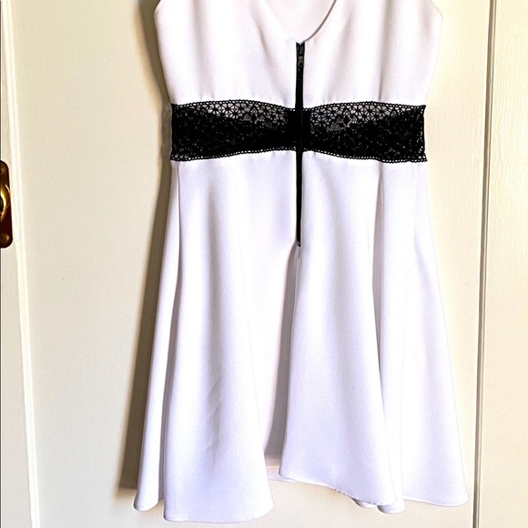 Alice and Olivia White Dress with Black Lace Trim - Picture 2 of 7